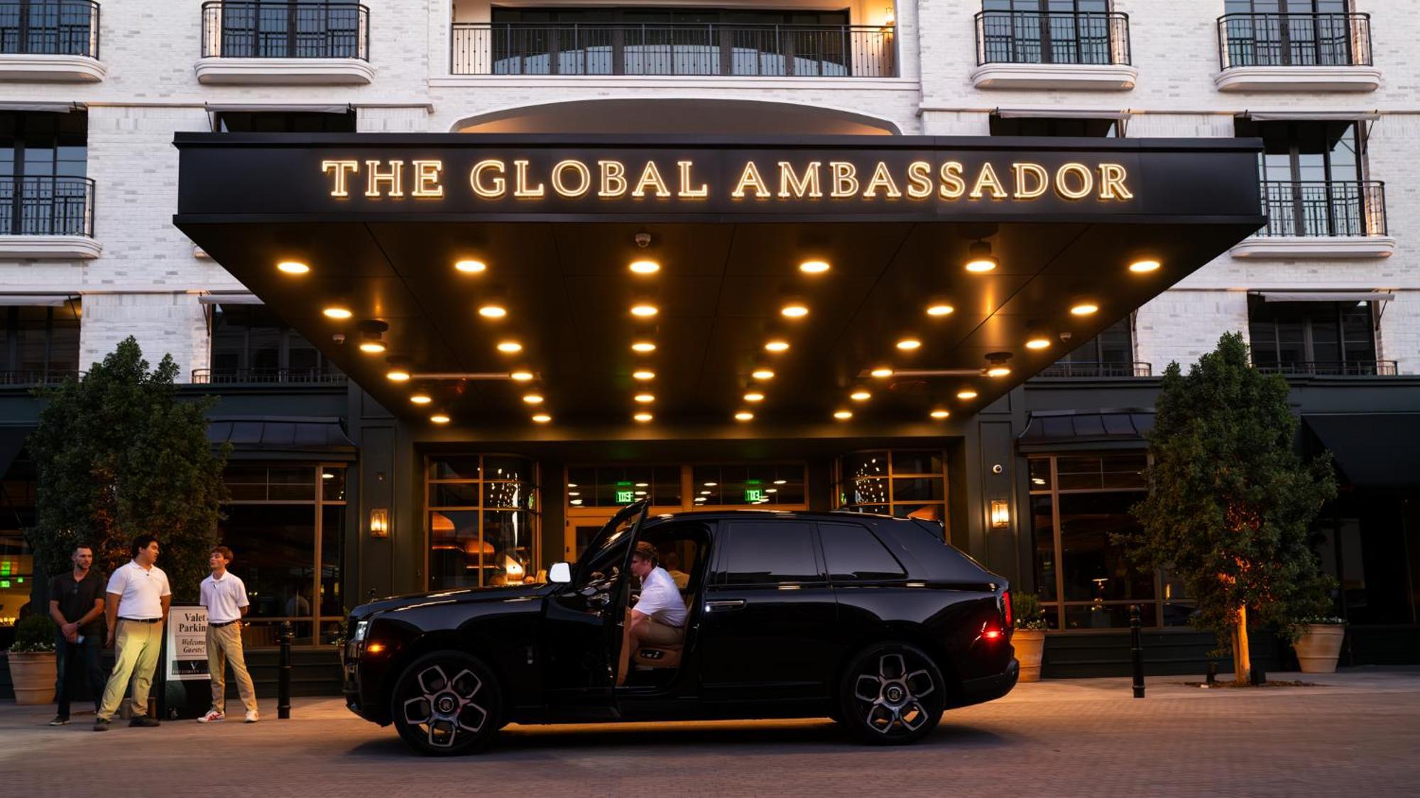 Отель The Global Ambassador Феникс Экстерьер фото